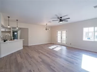 Photo #3: 2260153 Listing