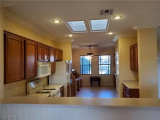 Photo #5: 2260189 Listing 