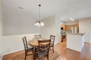 Photo #5: 2260337 Listing 