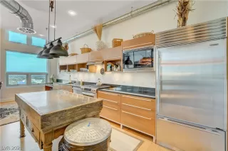 Photo #5: 2260384 Listing