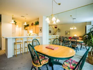 Photo #6: 2260391 Listing