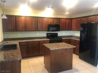 Photo #4: 2260411 Listing 