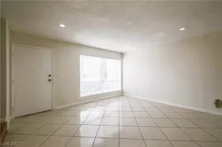 Photo #3: 2260429 Listing