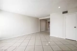 Photo #4: 2260429 Listing