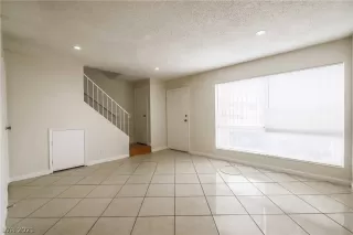 Photo #6: 2260429 Listing