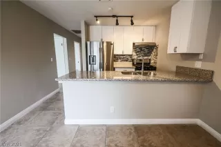 Photo #3: 2260437 Listing