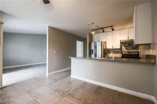 Photo #4: 2260437 Listing