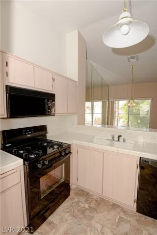 Photo #5: 2260439 Listing 