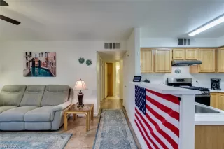 Photo #4: 2260441 Listing