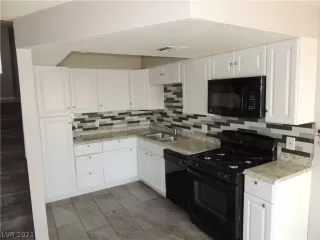 Photo #1: 2260457 Listing