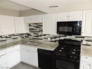 Photo #2: 2260457 Listing