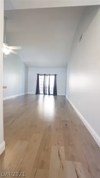 Photo #5: 2260466 Listing