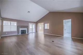 Photo #5: 2260467 Listing