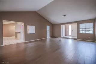 Photo #6: 2260467 Listing