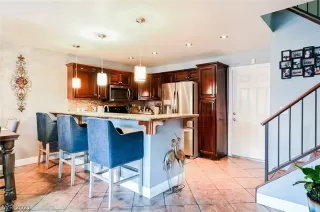 Photo #3: 2260496 Listing