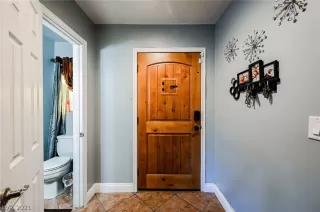 Photo #5: 2260496 Listing