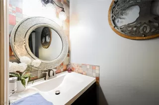 Photo #6: 2260496 Listing