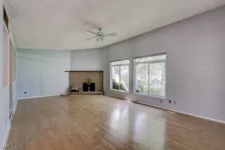 Photo #5: 2260505 Listing