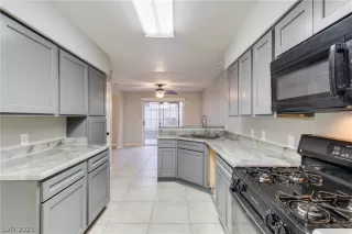 Photo #4: 2260634 Listing