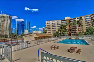 Photo #5: 2260639 Listing