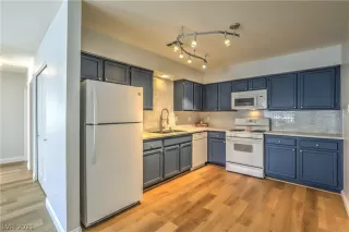 Photo #5: 2260642 Listing 