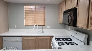 Photo #3: 2260682 Listing