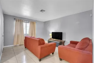 Photo #4: 2260684 Listing