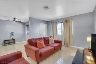 Photo #5: 2260684 Listing