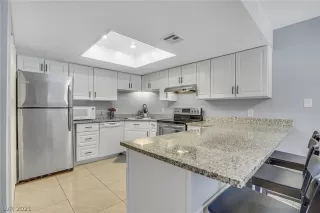 Photo #6: 2260684 Listing