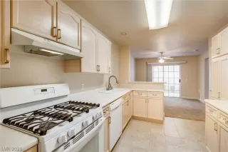 Photo #4: 2260685 Listing