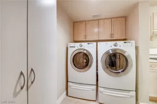 Photo #5: 2260685 Listing