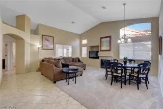 Photo #4: 2260721 Listing