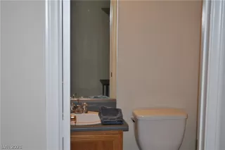 Photo #5: 2260755 Listing