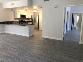 Photo #3: 2260816 Listing