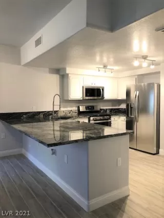 Photo #4: 2260816 Listing