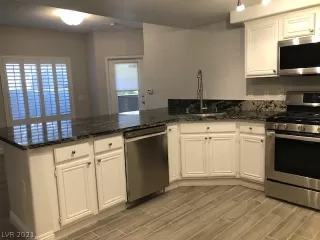 Photo #5: 2260816 Listing