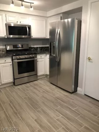 Photo #6: 2260816 Listing