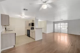 Photo #3: 2260846 Listing