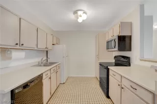 Photo #4: 2260846 Listing