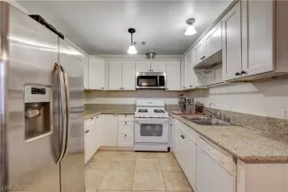 Photo #3: 2260857 Listing