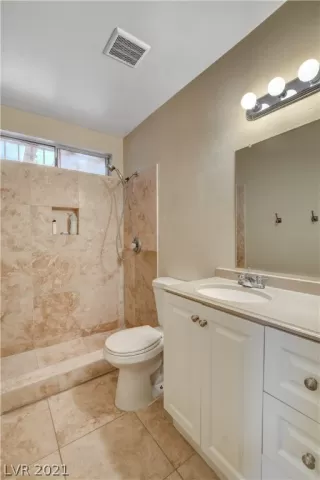 Photo #4: 2260857 Listing