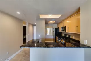 Photo #4: 2260876 Listing