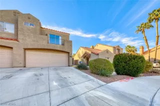 Photo #1: 2260886 Listing