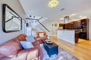 Photo #5: 2260886 Listing