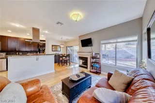 Photo #6: 2260886 Listing