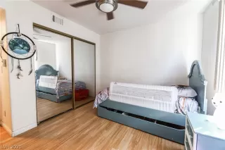 Photo #5: 2260916 Listing