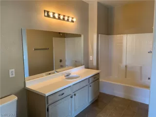 Photo #4: 2260955 Listing