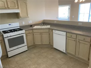 Photo #5: 2260955 Listing