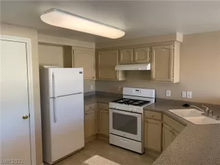 Photo #6: 2260955 Listing