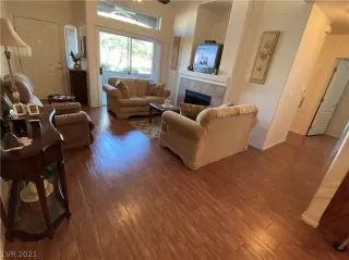 Photo #4: 2260960 Listing